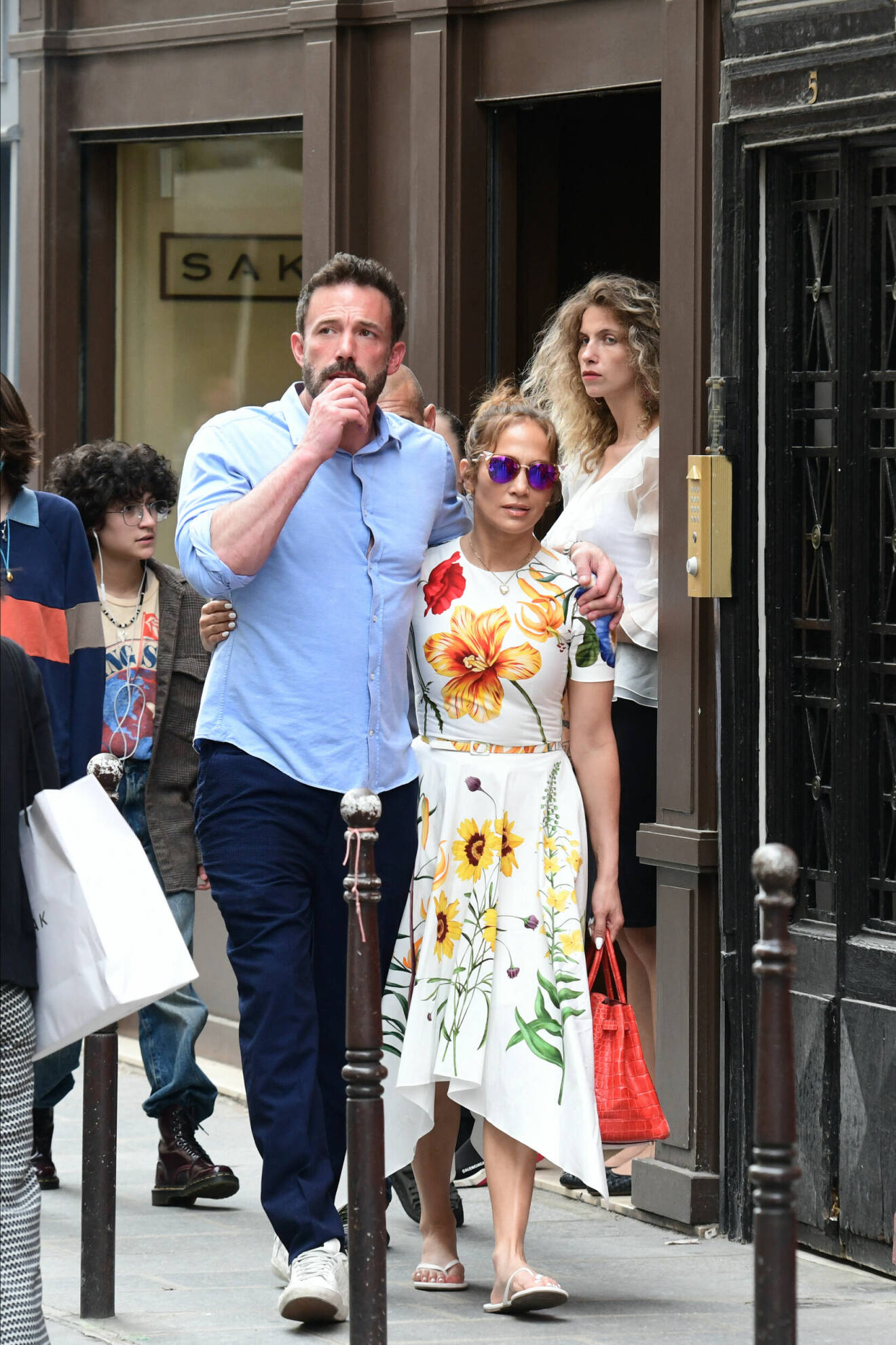 Ben Affleck och Jennifer Lopez på promenad i Paris