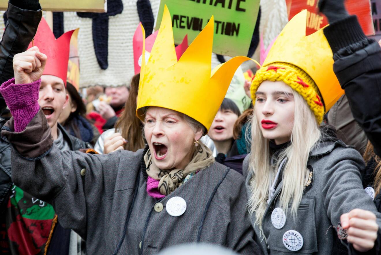 År 2015 var Vievienne Westwood (till vänster i bild) en stark röst i demonstrationen The People's March for Climate Justice and Jobs, i London.