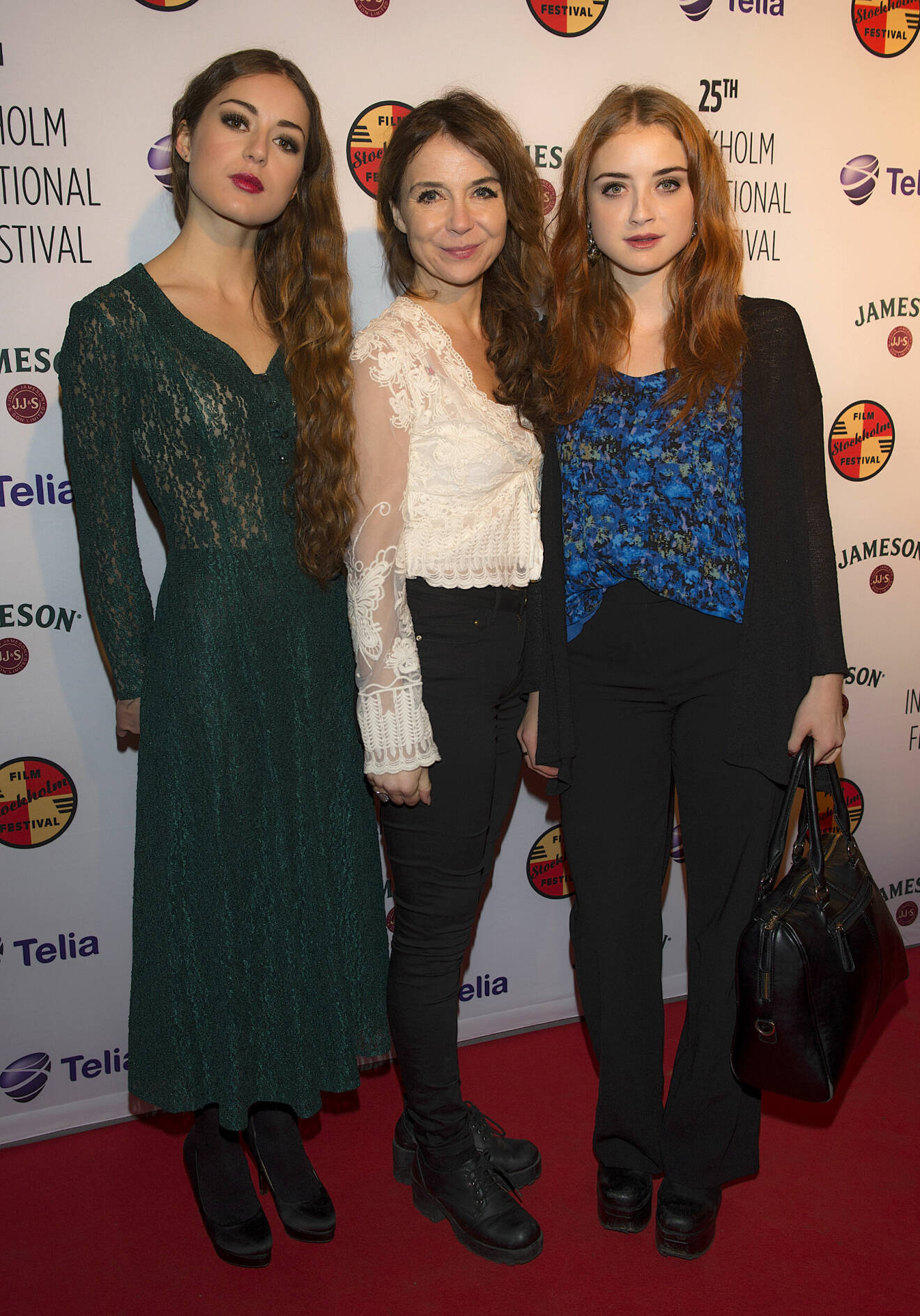 Mamma Annika Jankell tillsammans med döttrarna Félice och Happy år 2014.