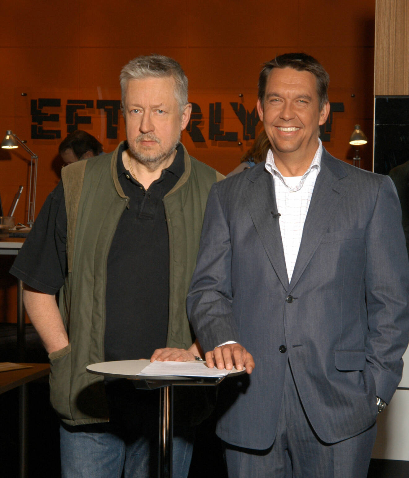 Leif GW Perssons karriär som kriminologiexpert i tv sträcker sig två decennier bakåt i tiden till TV4-programmet Efterlysts start år 1998. Här syns han tillsammans med programledaren Hasse Aro år 2002.