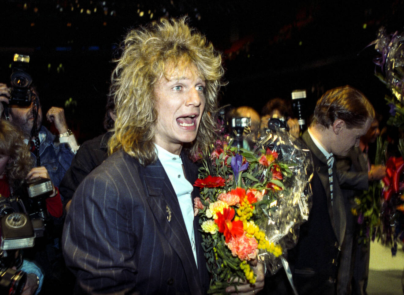 Tommy Nilsson har varit aktiv som artist i flera decennier. År 1989 vann han Melodifestivalen med låte En dag, som är lika relevant i dag.