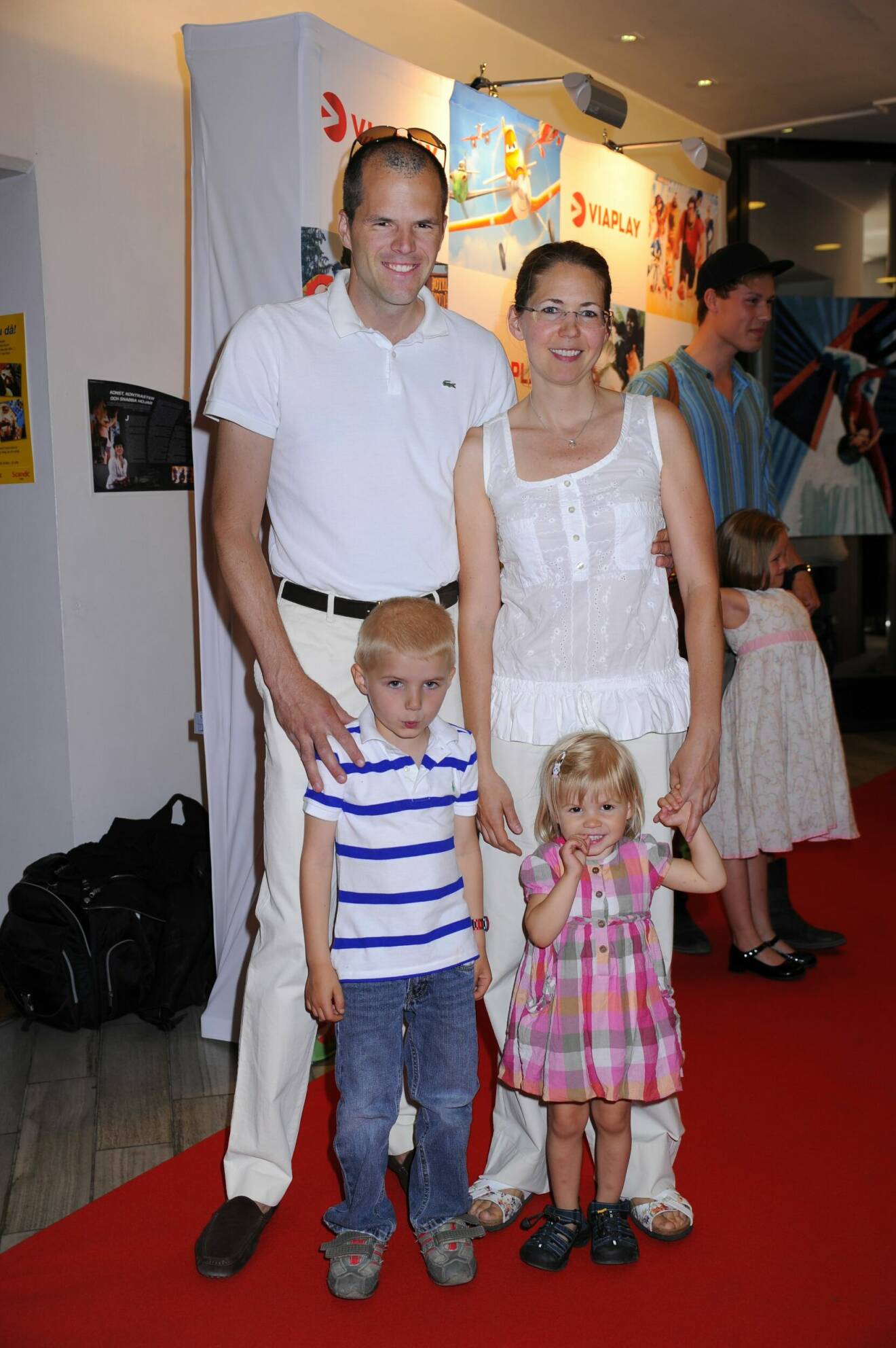 Staffan Strand och hustrun Tiffany tillsammans med barnen Samuel och Sophia på röda mattan år 2014.