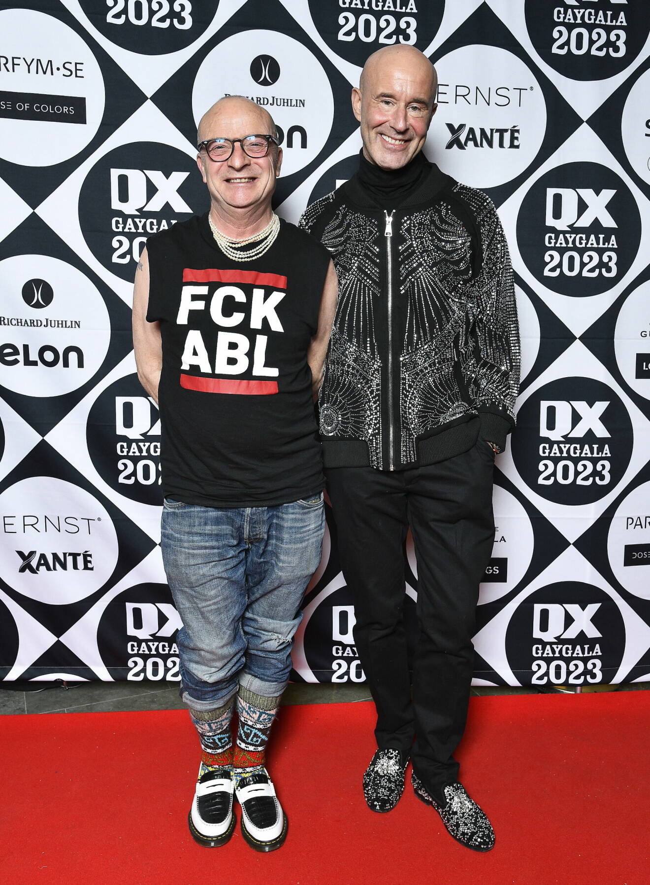 Jonas Gardell och Mark Levengood på röda mattan inför QX-galan 2023.