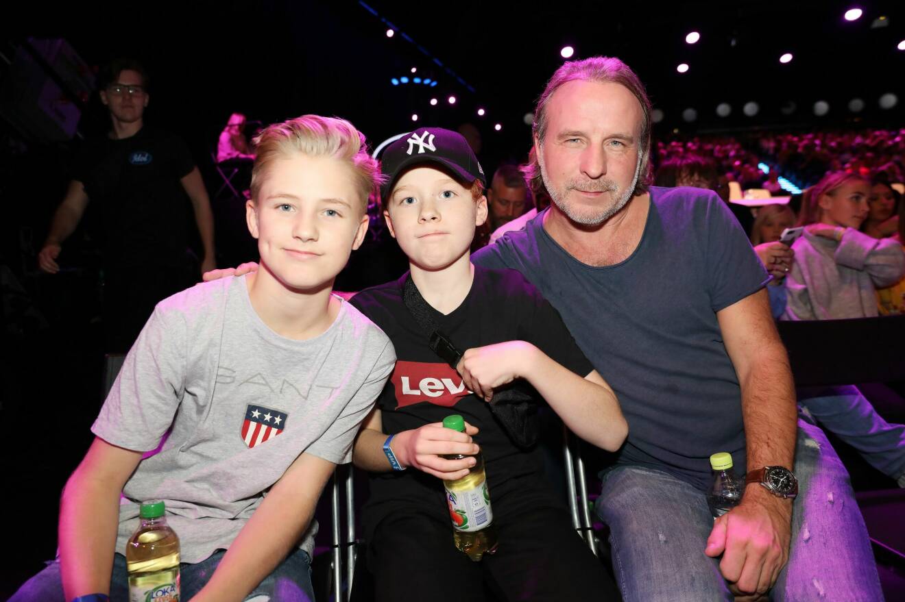Patrik Isaksson med sönerna Tim och Alex år 2018.