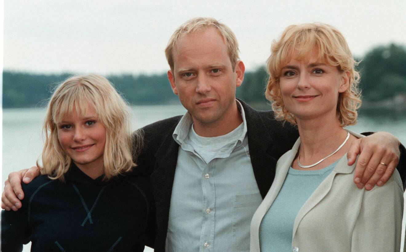 Ebba Hultkvist Stragne (Wilma Steen), Samuel Fröler (Dr. Johan Steen) och Marie Richardson (Eva Steen) porträtterade den protagonistiska familjen i Skärgårdsdoktorn.