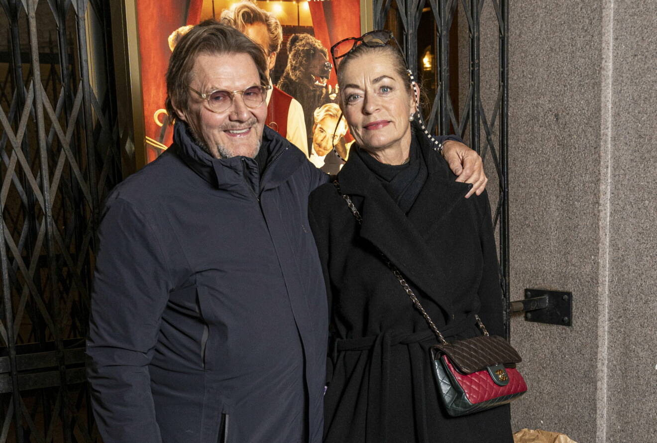 Johan Rabaeus och Camilla Thulin på premiären av Kulturbärarna på Oscarsteatern i Stockholm 2022.