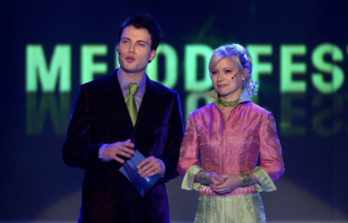 Henrik Olsson och Josefin Sundström agerade programledarduo för Melodifestivalen 2001.