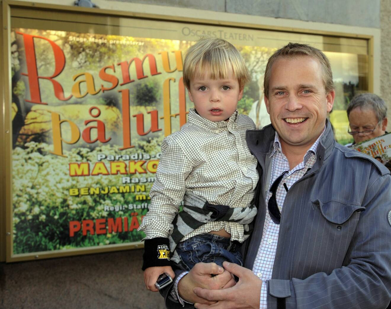 På galapremiären av Rasmus på luffen på Oscarsteatern år 2009, fanns Erik Lindgren i vimlet tillsammans med gudsonen Gideon på armen.