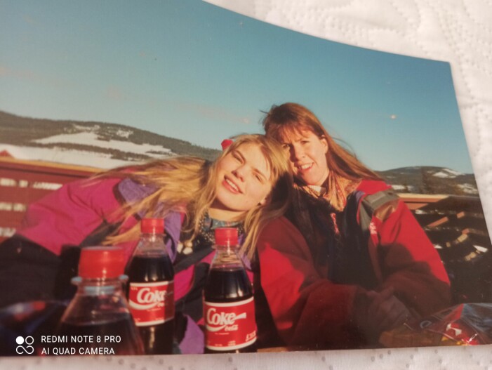 Josefine och Åsa i fjällen ca 1993, före flytten till Knutby. Josefine och Åsa i fjällen ca 1993, före flytten till Knutby.