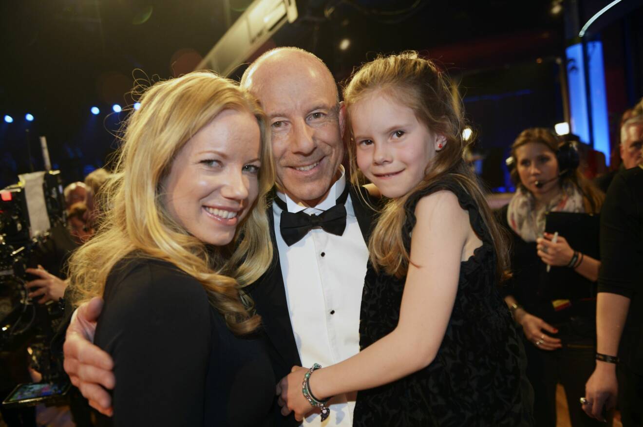 Ingemar Stenmark och sina barn Nathalie och Iza efter att han vunnit Let's Dance 2015.
