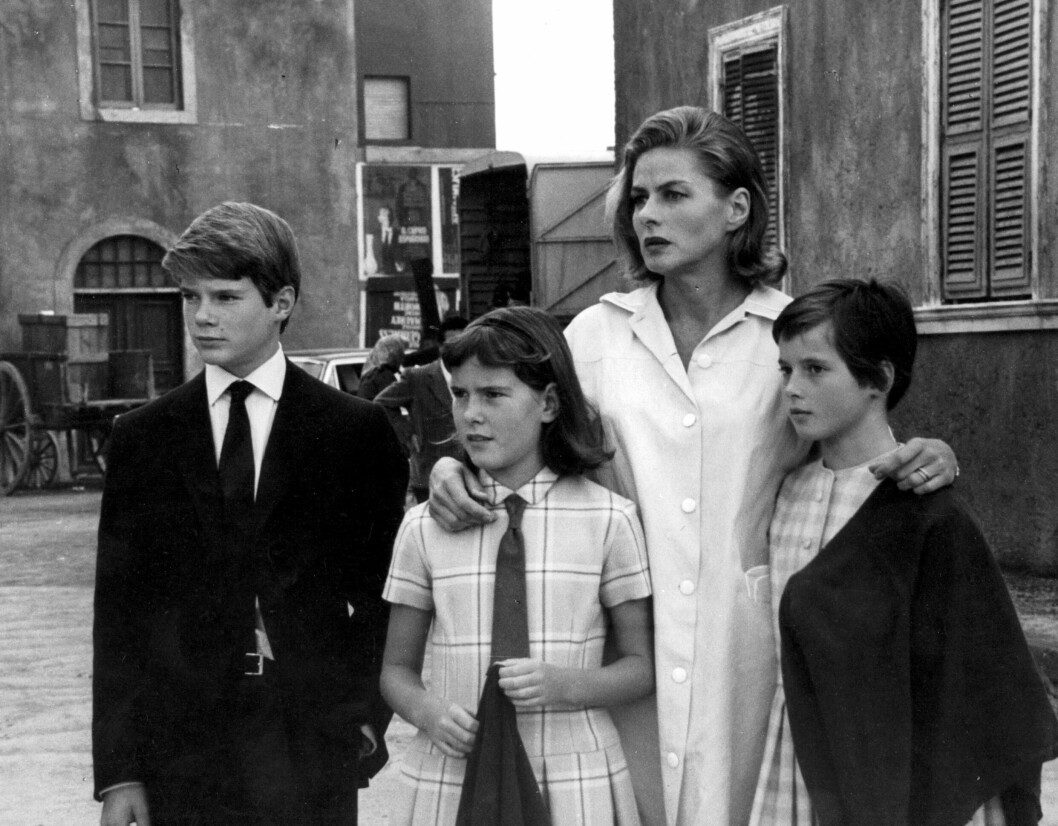 Isabella, i mitten, med sina syskon och mamma Ingrid Bergman.