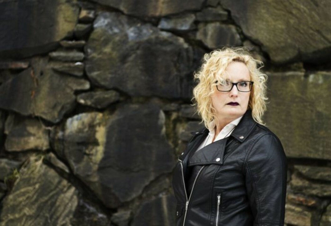 I sin nya relation slappnar Ingrid av i att hon alltid duger som hon är. Ingrid Elfberg tog sir ur en destruktiv relation