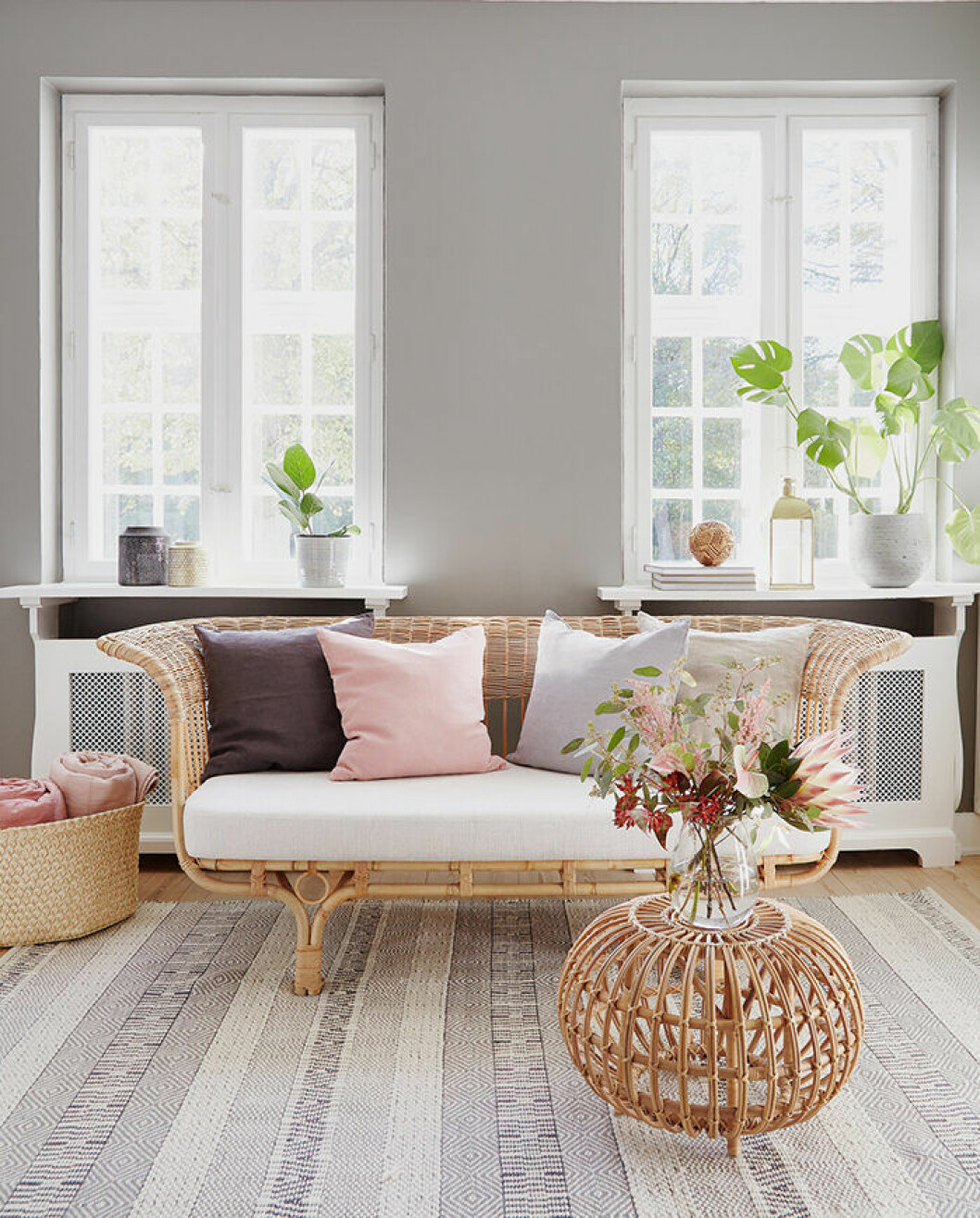 Foto: Sika Design Inred med trendig rotting – en rottingsoffa i vardagsrummet