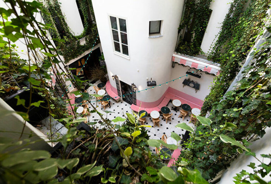 Foto: Grand Amour Hotel Grand Amour Hotel i Paris har en instagramvänlig innergård