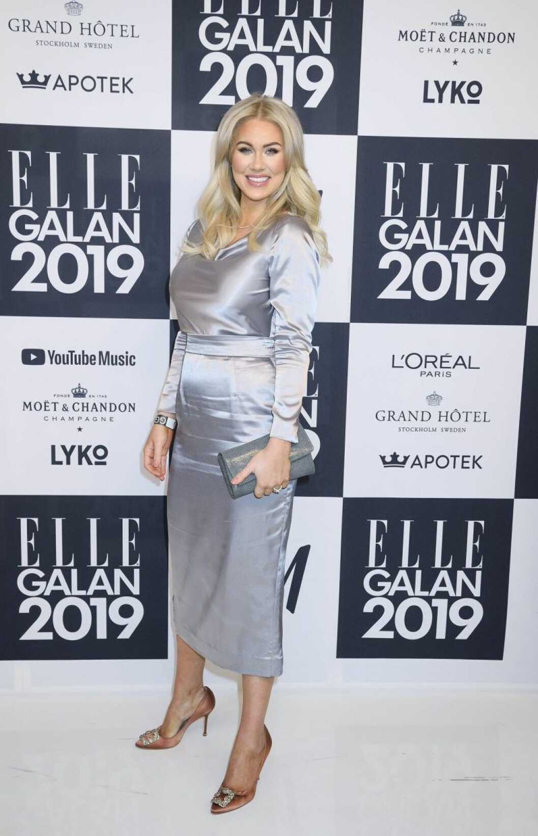 Januari 2019. Isabella Löwengrip i silvrig klänning på Elle-galan 2019