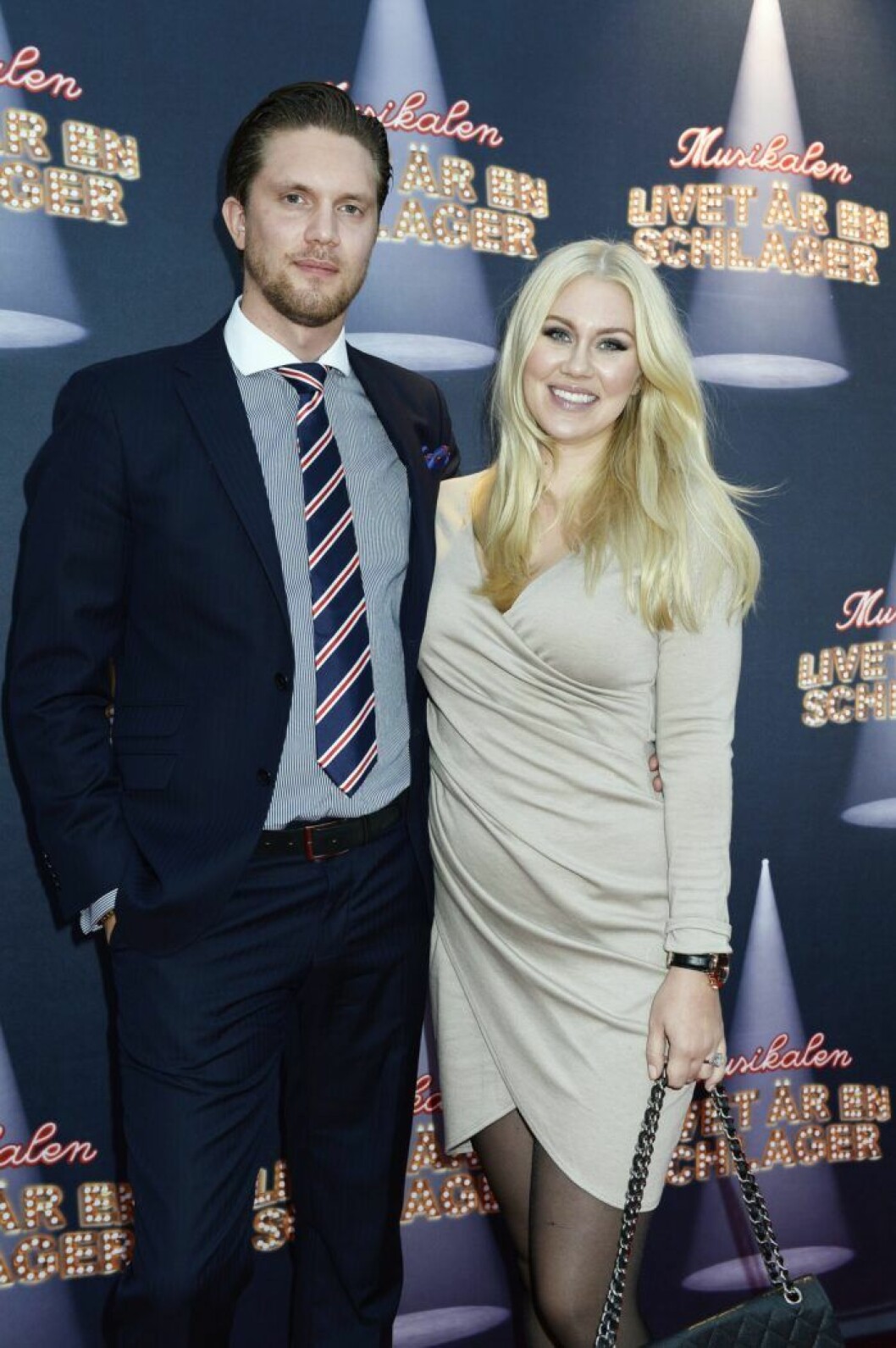 Isabella Löwengrip och Odd Spångberg på Cirkus i Stockholm. Bildkälla: TT Isabella Löwengrip och Odd Spångberg på premiären av "Livet är en schlager" på Cirkus i Stockholm