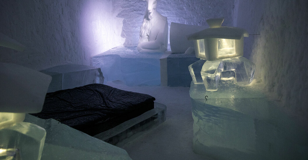 Svalka dig inne på ishotellet i Jukkasjärvi. ishotellet