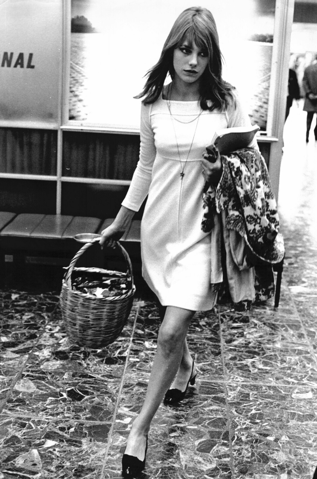 Jane Birkin med sin korgväska.