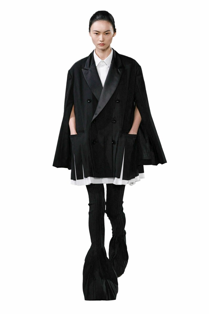 Japanska Sacais starka, skräddade plagg inspirerar. Japanska Sacais skräddade plagg.