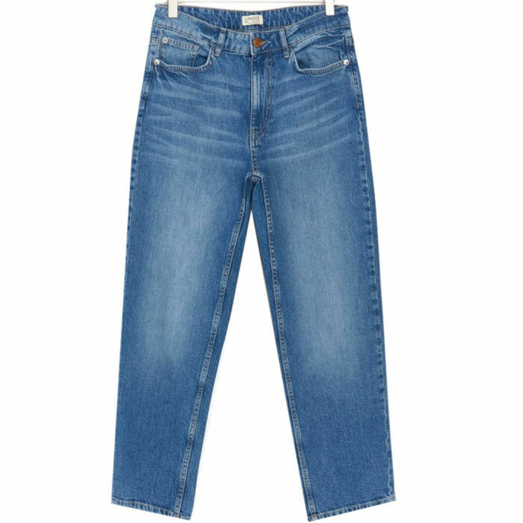 Jeans från Lindex. <a href="https://track.adtraction.com/t/t?a=1200827919&as=1218462148&t=2&tk=1&epi=basgarderob&url=https://www.lindex.com/se/dam/nederdelar/jeans/7967939/NEA-Croppade-raka-high-waist-jeans/" target="_blank" rel="noopener">Här kan du köpa dem</a>. Jeans från Lindex