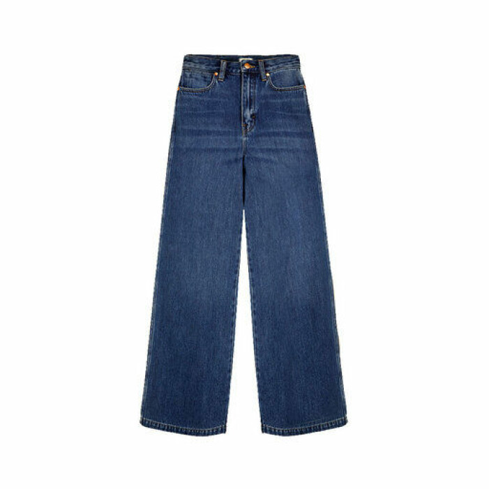 Jeans i bomull, strl 24–32, 899 kr, från Wrangler. Mörkblå jeans med utsvängda ben från Wrangler