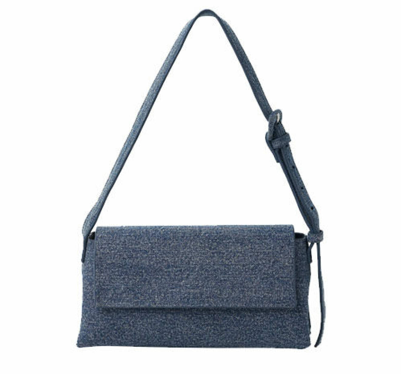 Handväska i blå denim med ett axelband och spänne från Mango