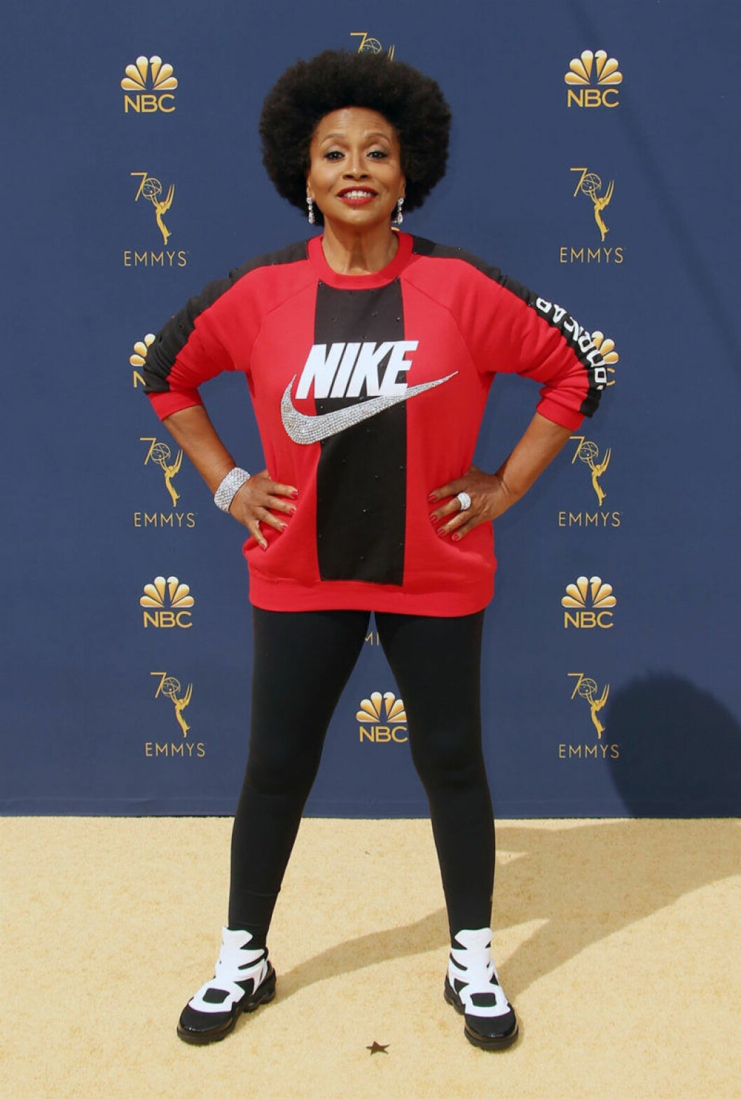 Jenifer Lewis uttrycker sitt stöd för Colin Kaepernick. Jenifer Lewis uttrycker sitt stöd för Colin Kaepernick.