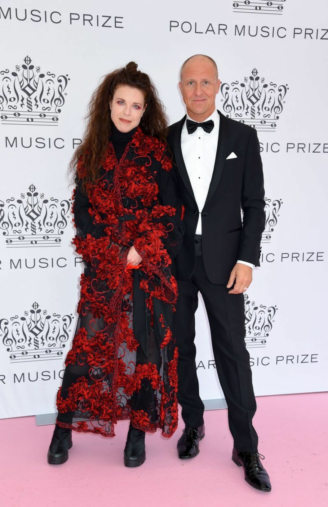 Jessika Gedin och Pål Hollender. Jessika Gedin och Pål Hollender på rosa mattan på Polarpriset 2019