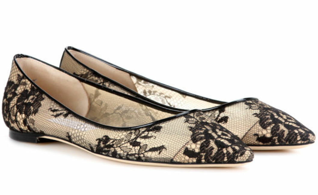 <a href="http://www.mytheresa.com/euro_en/romy-lace-ballerinas-589565.html" target="_blank">Spetsmönstrade</a>, 5 250 kr, Jimmy Choo/www.mytheresa.com spetsmonstrade-ballerna-mytheresa