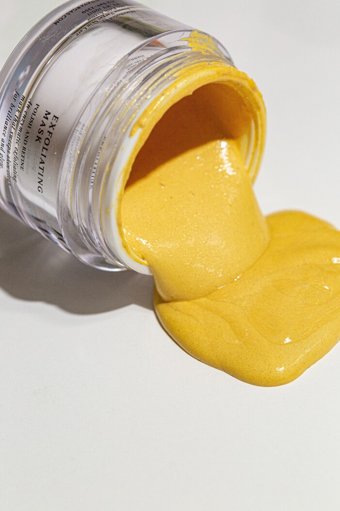 ansiktsmask och peeling i ett