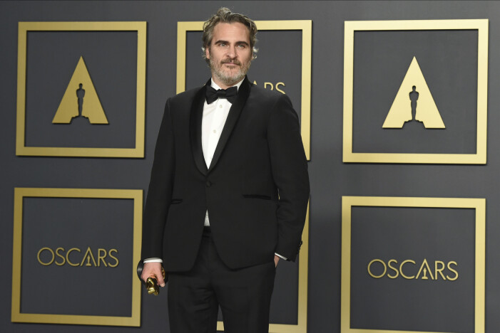 JOAQUIN PHOENIX I SAMMA KOSTYM, 2020