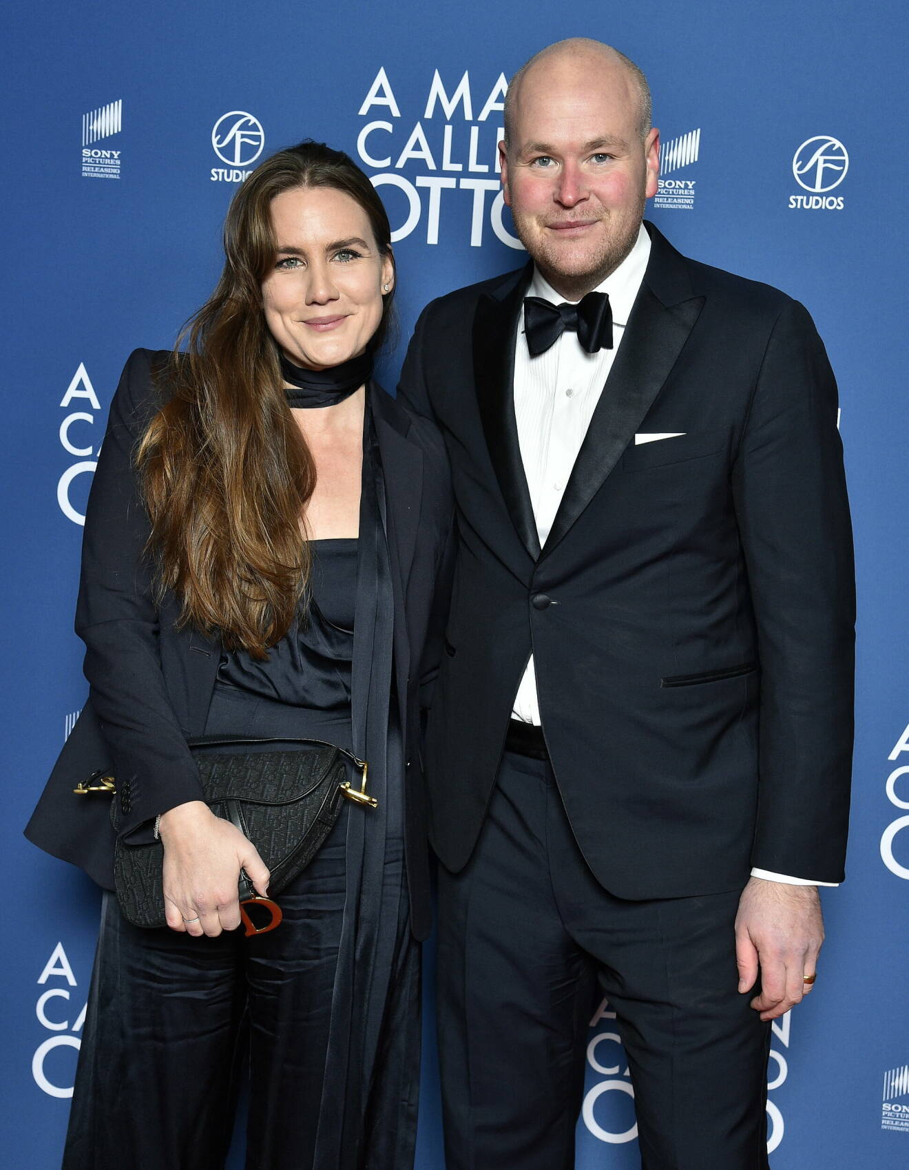 Johan jureskog och hustrun Paulina på röda mattan inför biopremiären av filmen A Man Called Otto i slutet på fjolåret.