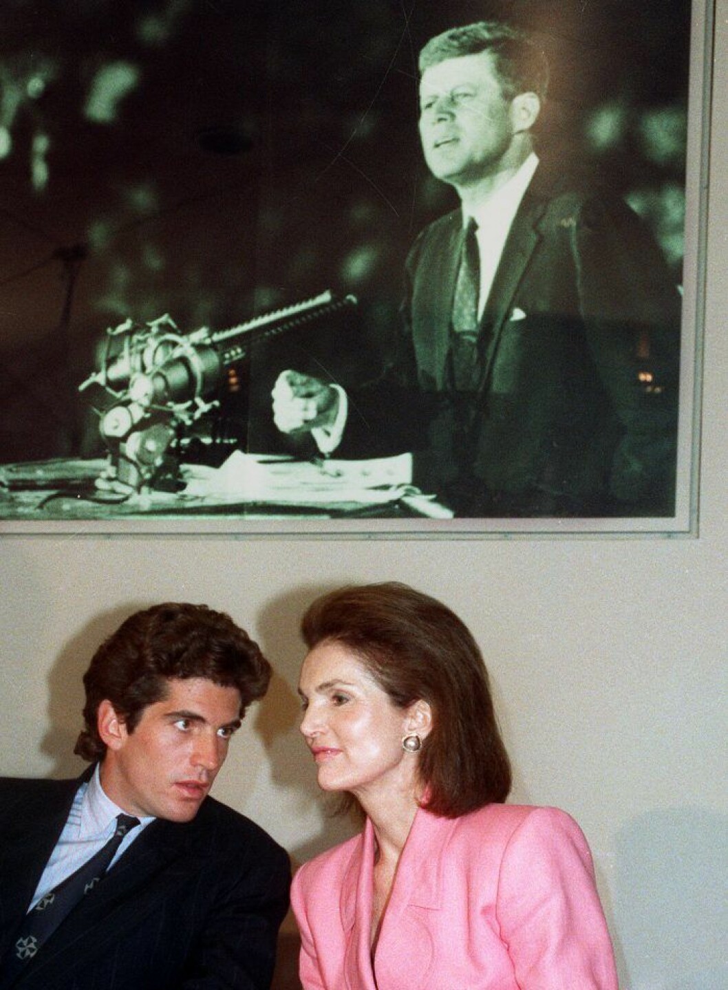 John med mamma Jackie, 1989. John Jackie Kennedy 1989