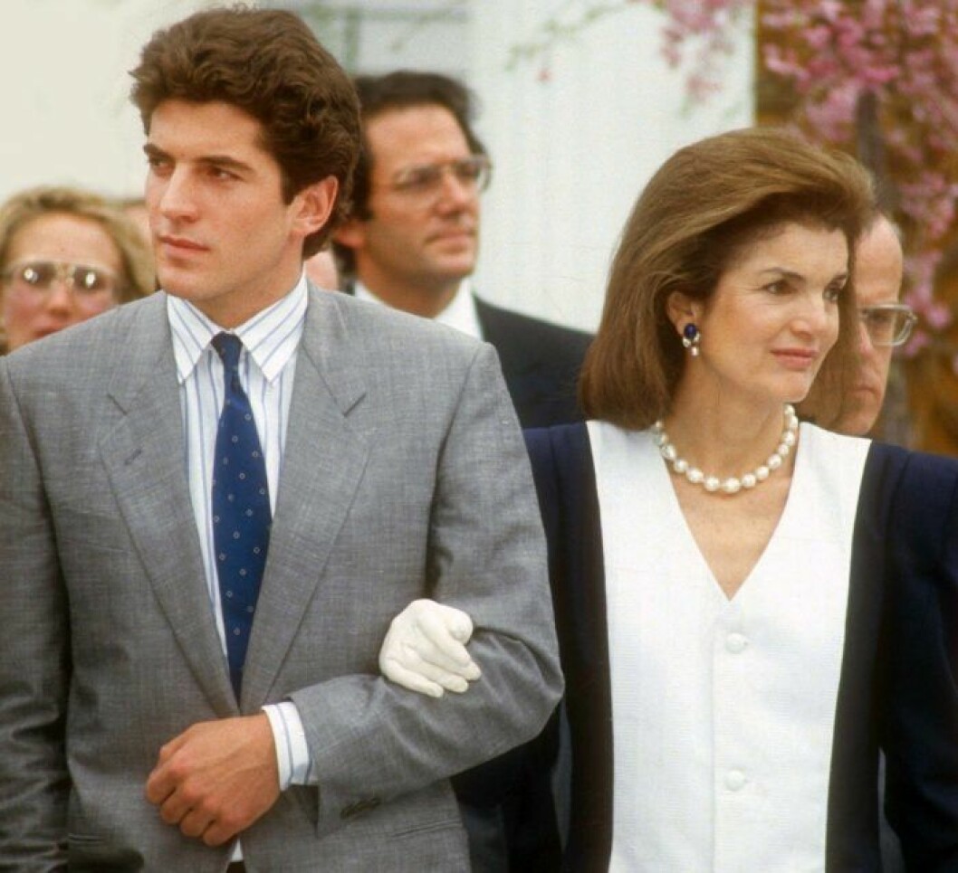 John Jr. med mamma Jackie, 1986. John Jr
