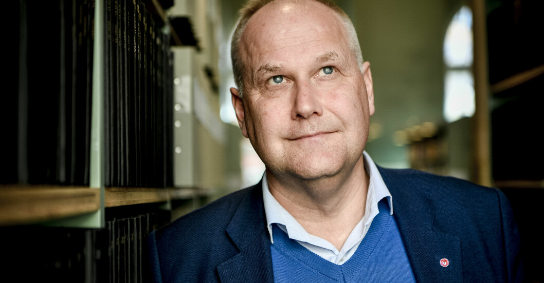 Jonas Sjöstedt stöttar Nooshi Dadgostar som partiledare i Vänsterpartiet.