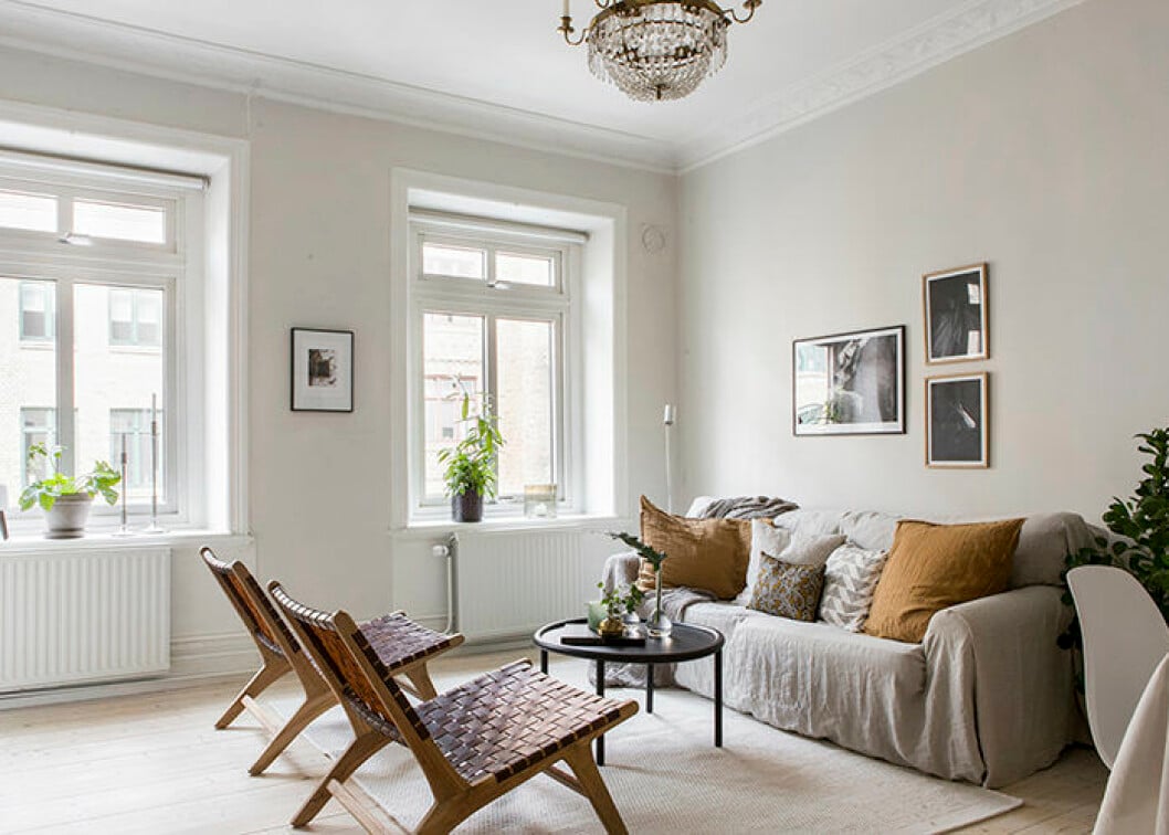 Foto: <a href="https://www.instagram.com/cimek/?hl=sv" target="_blank" rel="noopener">Cim Ek</a> Styling: <a href="https://www.instagram.com/studiocuvier/?hl=sv" target="_blank" rel="noopener">Studio Cuvier</a> för <a href="https://www.instagram.com/alvhem/?hl=sv" target="_blank" rel="noopener">Alvhem</a>/mäklare: Anna-Kajsa Nylander Jordnära färger i vardagsrummet