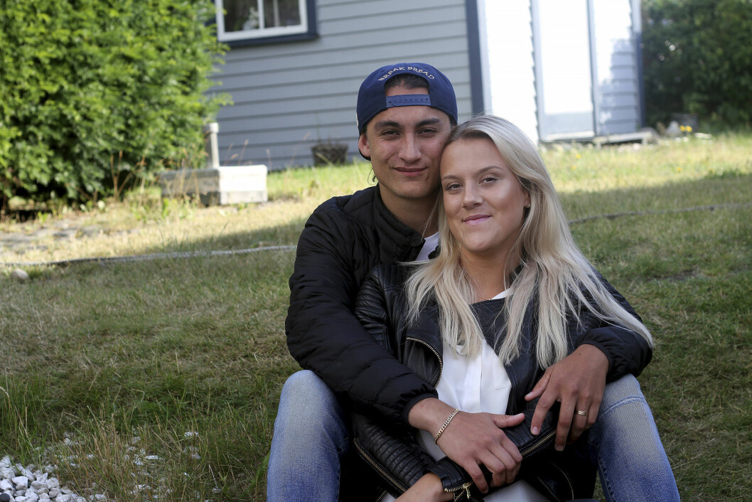 Pojkvännen Benjamin har varit ett stort stöd. Josefine tillsammans med pojkvännen Benjamin som har varit ett stort stöd för henne under smärtorna
