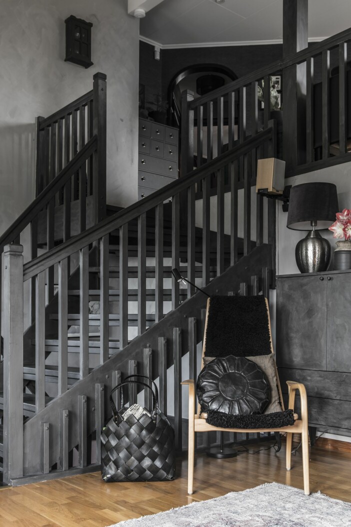 Julinredning trappa svart lamino