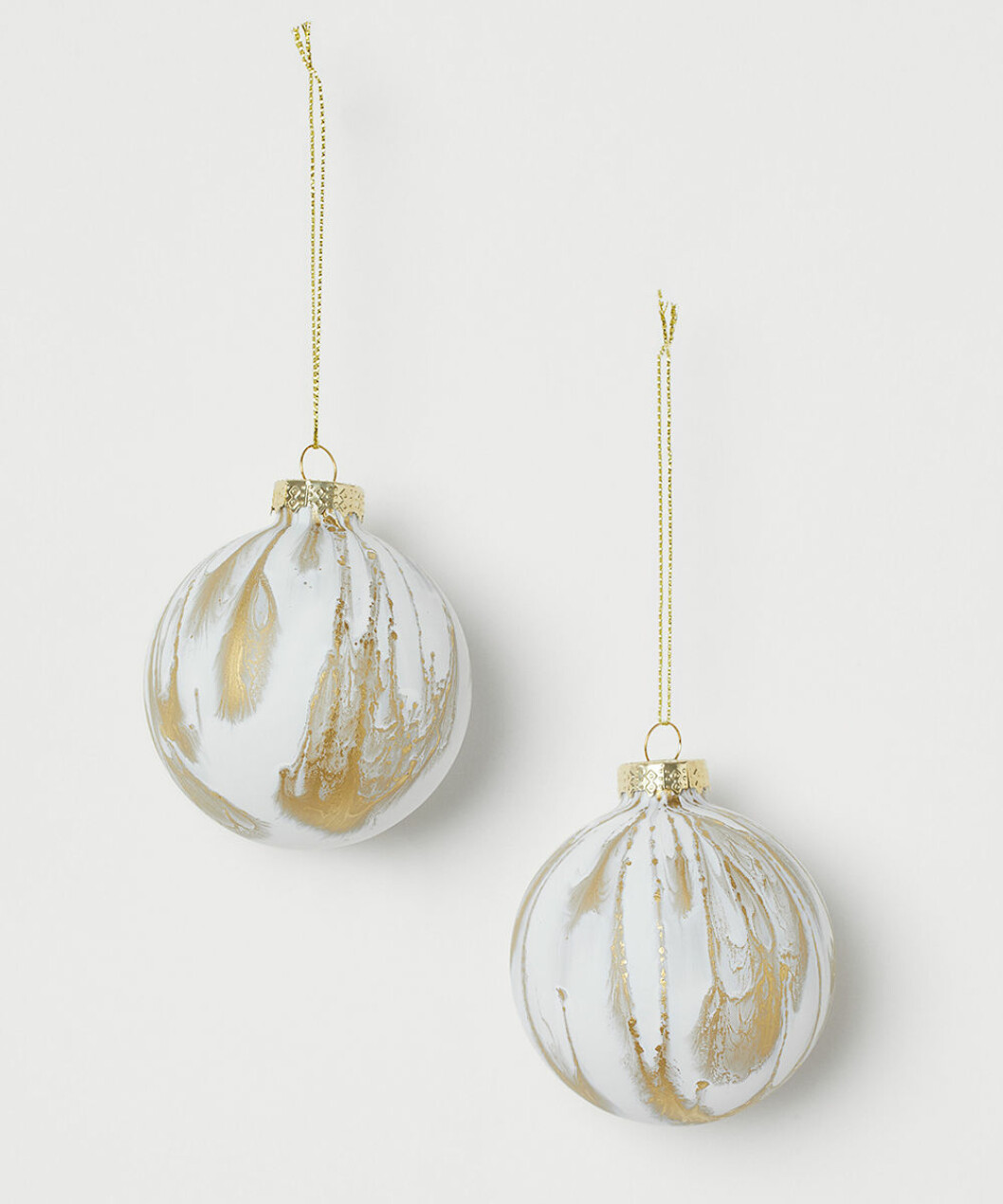 Julgranskulor i vitt och guld från H&M Home