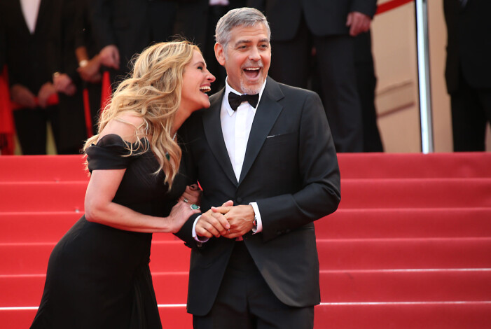 Folk trodde att Julia Roberts och George Clooney träffades första gången i början av 00-talet. Julia Roberts och George Clooney på röda mattan