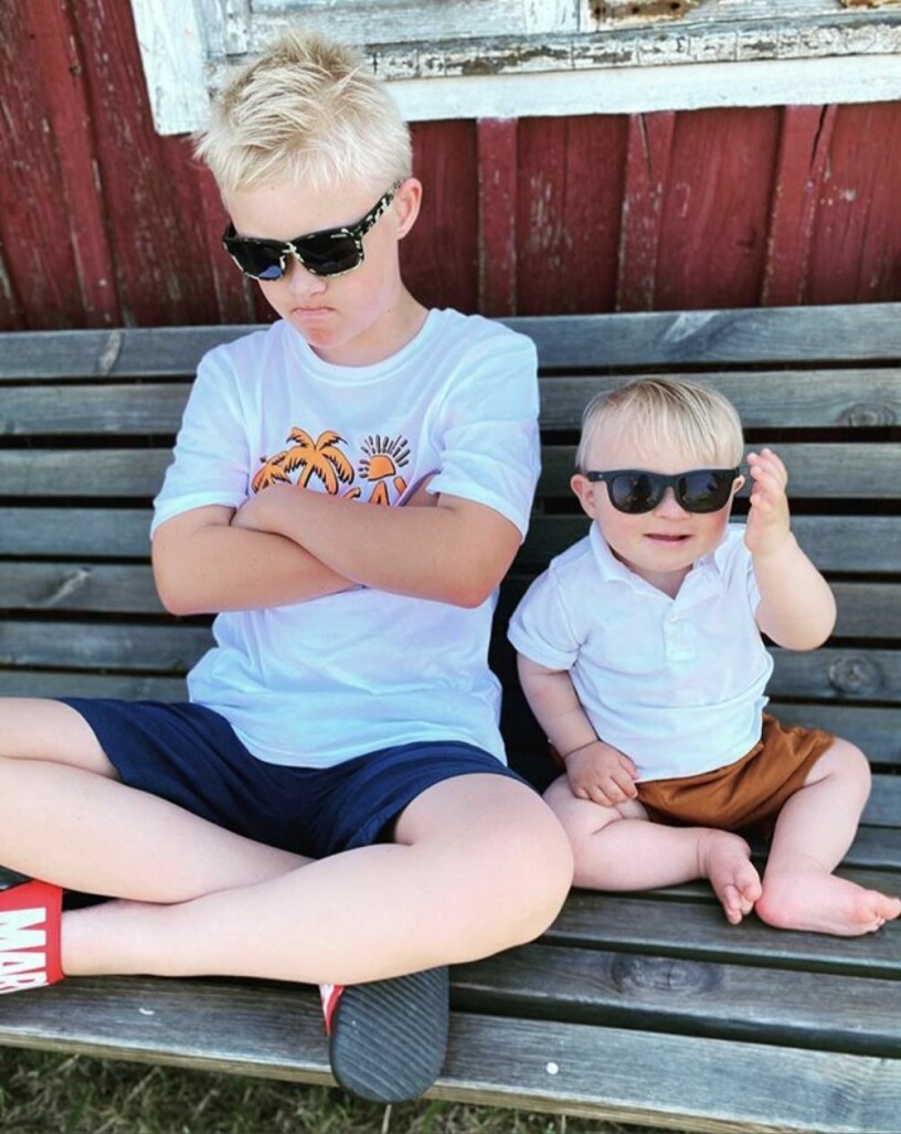 Julian och Walter är inte ovana vid att spexa framför kameran till familjens Instagramkonto. Foto: Privat