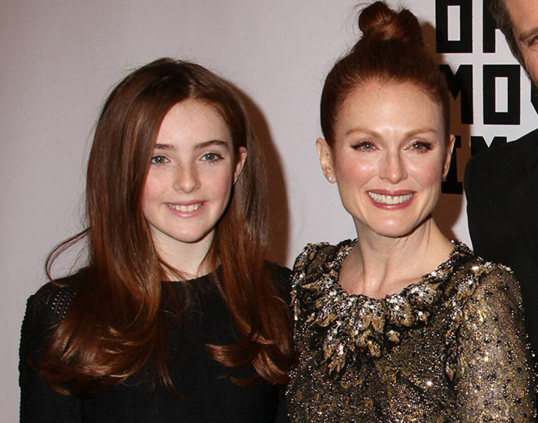 Julianne Moore tillsammans med dottern Liv. Foto: IBL