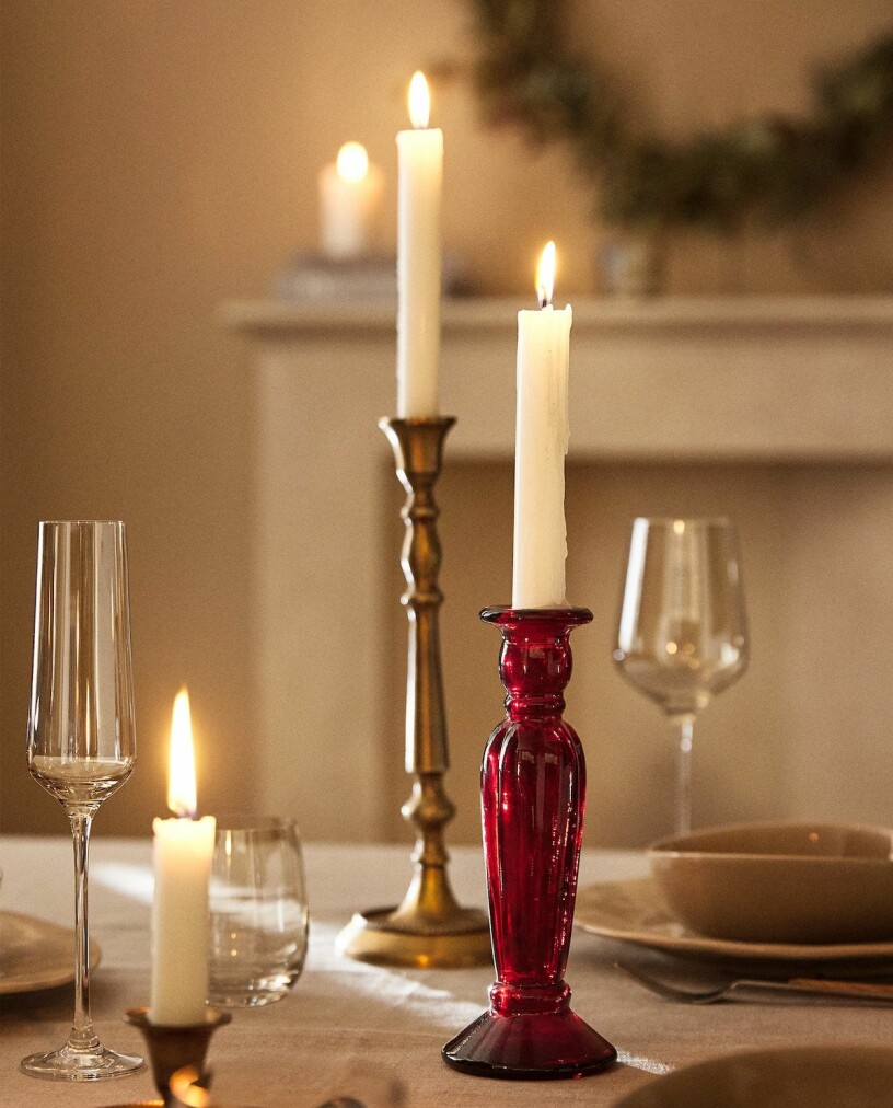 Skapa mysig julkänsla med levande ljus på bordet. Foto: Zara Home