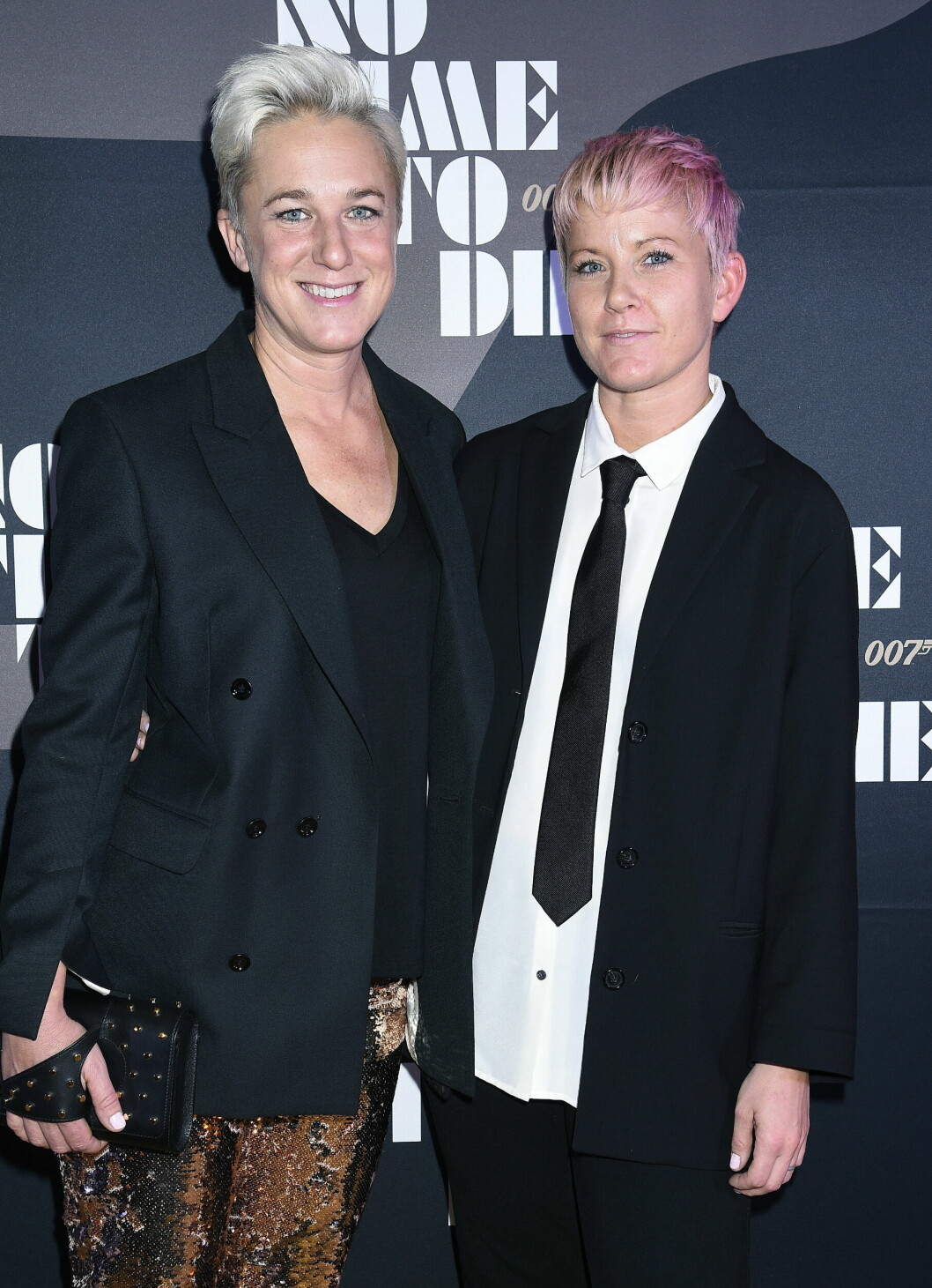 Kajsa Bergqvist och flickvännen Josefin Holmqvist på röda mattan hösten 2021.