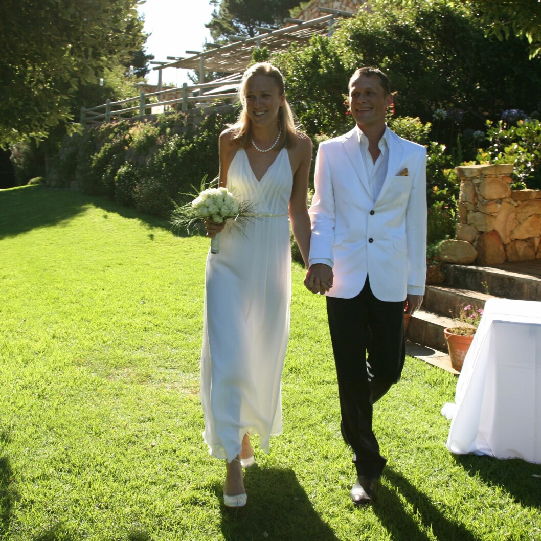 Kajsa Bergqvist och Måns Herngren gifte sig 2007, i Kapstaden. 2011 var kärlekssagan över och samma år berättade Kajsa att hon var förälskad i en kvinna.
