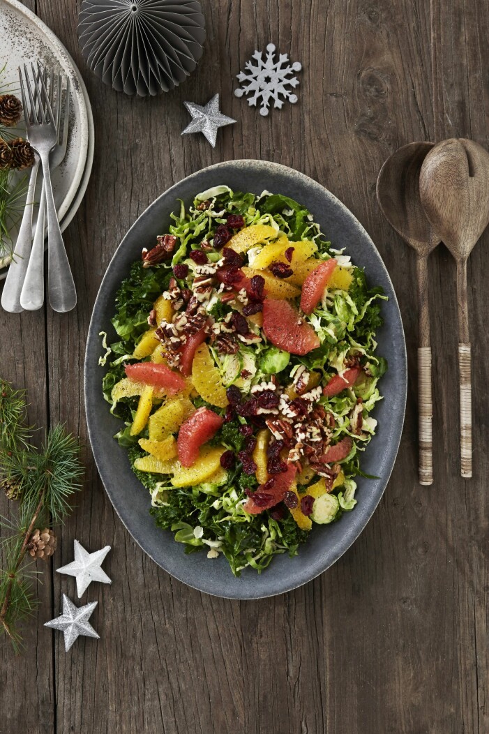 Blodapelsiner är också goda i salladen, liksom pomelo eller ananas. Till julbordet: Kålsallad med apelsin, grapefrukt och tranbär