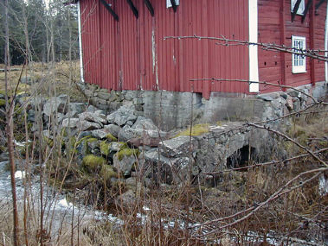 Kvarnen var en så kallad så kallad kombinationskvarn som kunde drivas både med vatten och vind. Bild: Peter Ström, Länsstyrelsen Kånsta kvarn där