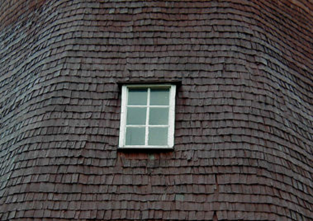 Den övre delen av kvarnen är en typisk hättkvarn och liknar väderkvarnarna i Skåne och södra Halland. Bild: Peter Ström, Länsstyrelsen Kånsta kvarn där