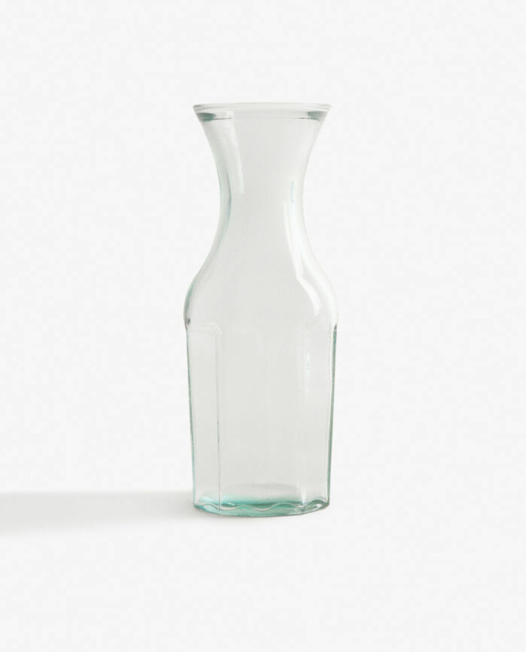 Karaff i återvunnet glas