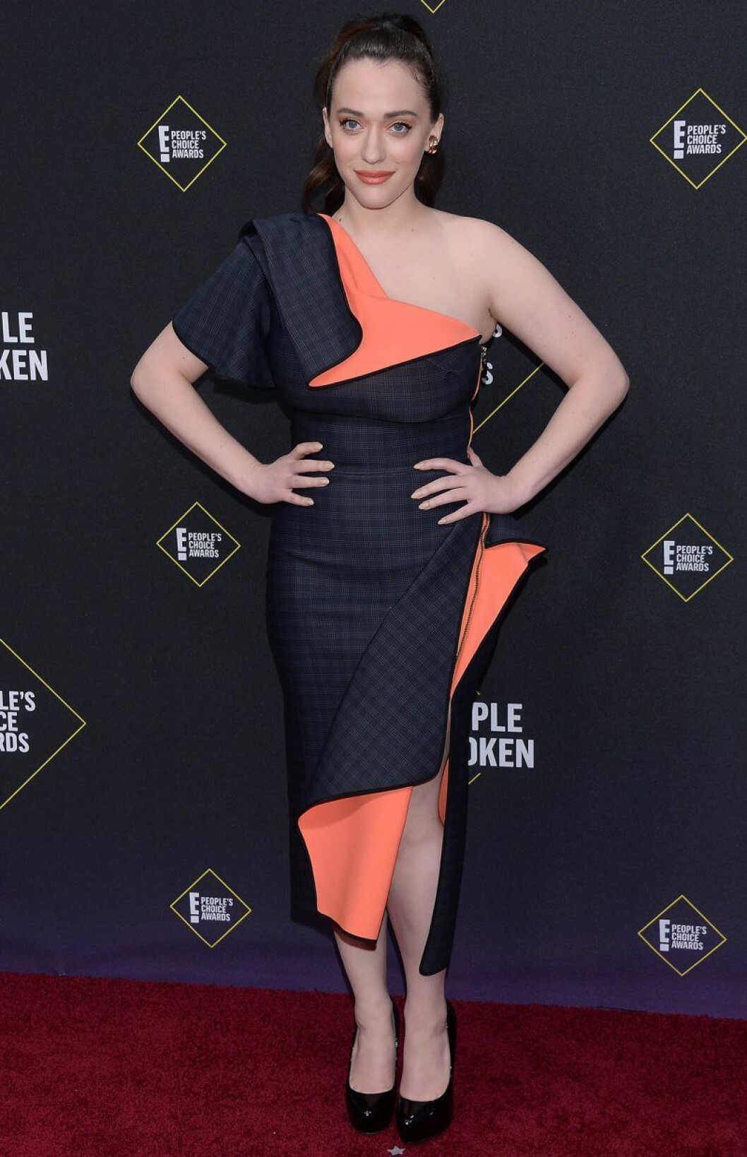 Kat Dennings. Kat Dennings på röda mattan på People's Choice Awards 2019
